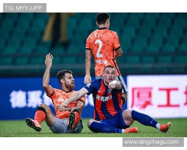 中超激战本菲卡逆转曼联争议判罚引发全场热议