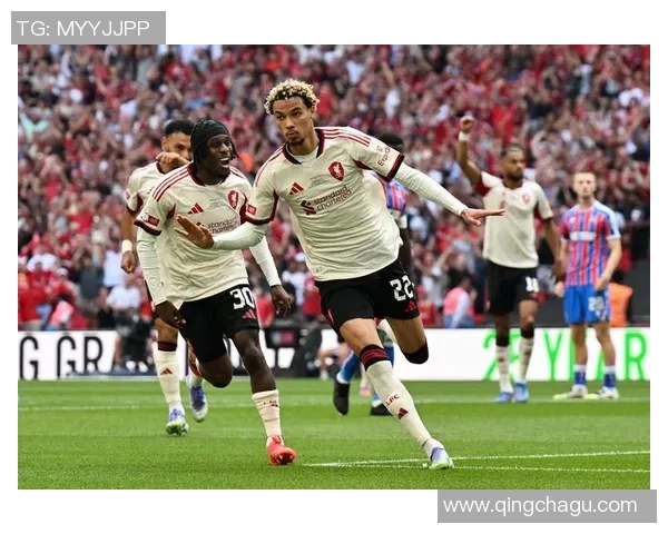 利物浦与本菲卡友谊赛争议判罚引发点球大战全场沸腾