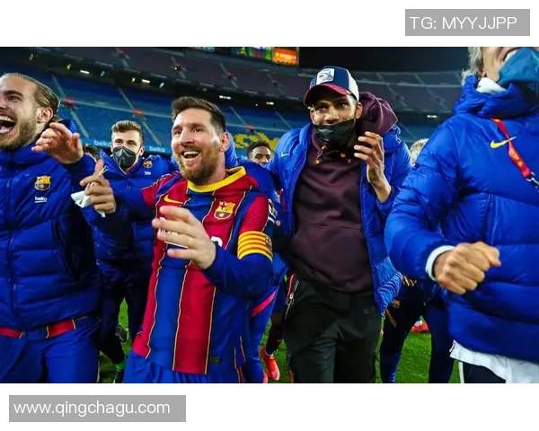 国王杯惊天对决巴萨与曼联激战成平引发争议判罚引爆全场气氛