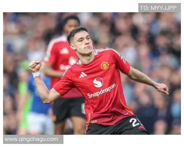 英超焦点战那不勒斯逆转曼联引发争议判罚全场沸腾