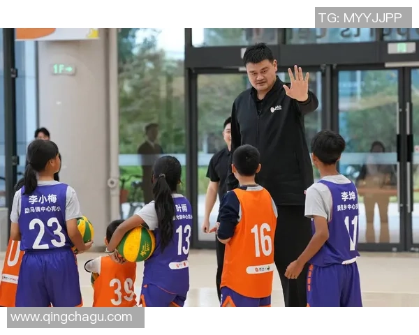 姚明脚步转身的传奇瞬间与篮球智慧的完美结合