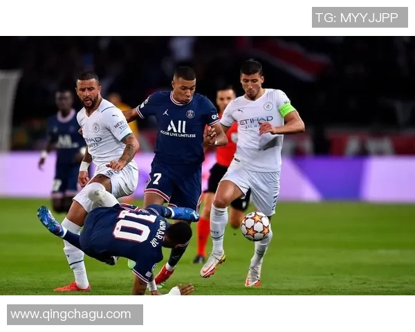 国王杯激战那不勒斯与巴黎圣日耳曼平局帽子戏法引发全场热潮分析