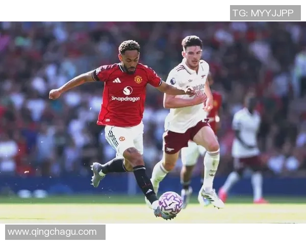 欧冠决战曼城狂胜曼联五球大捷争议判罚引发全场热议 欧冠决战曼城狂胜曼联五球大捷争议判罚引发全场热议