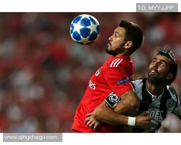 欧冠激战：那不勒斯与本菲卡握手言和转会风波引发球迷热议